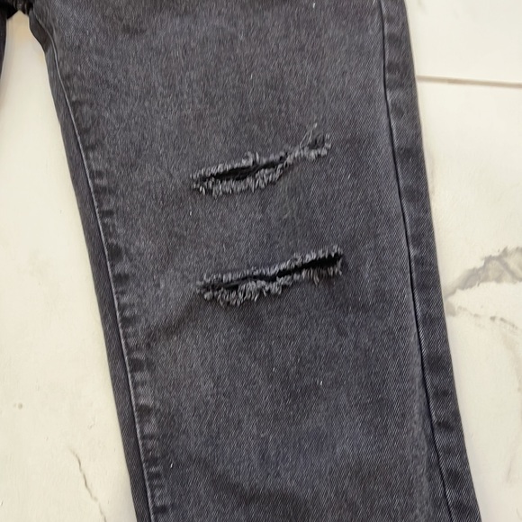 Black jeans with rips - Picture 2 of 4